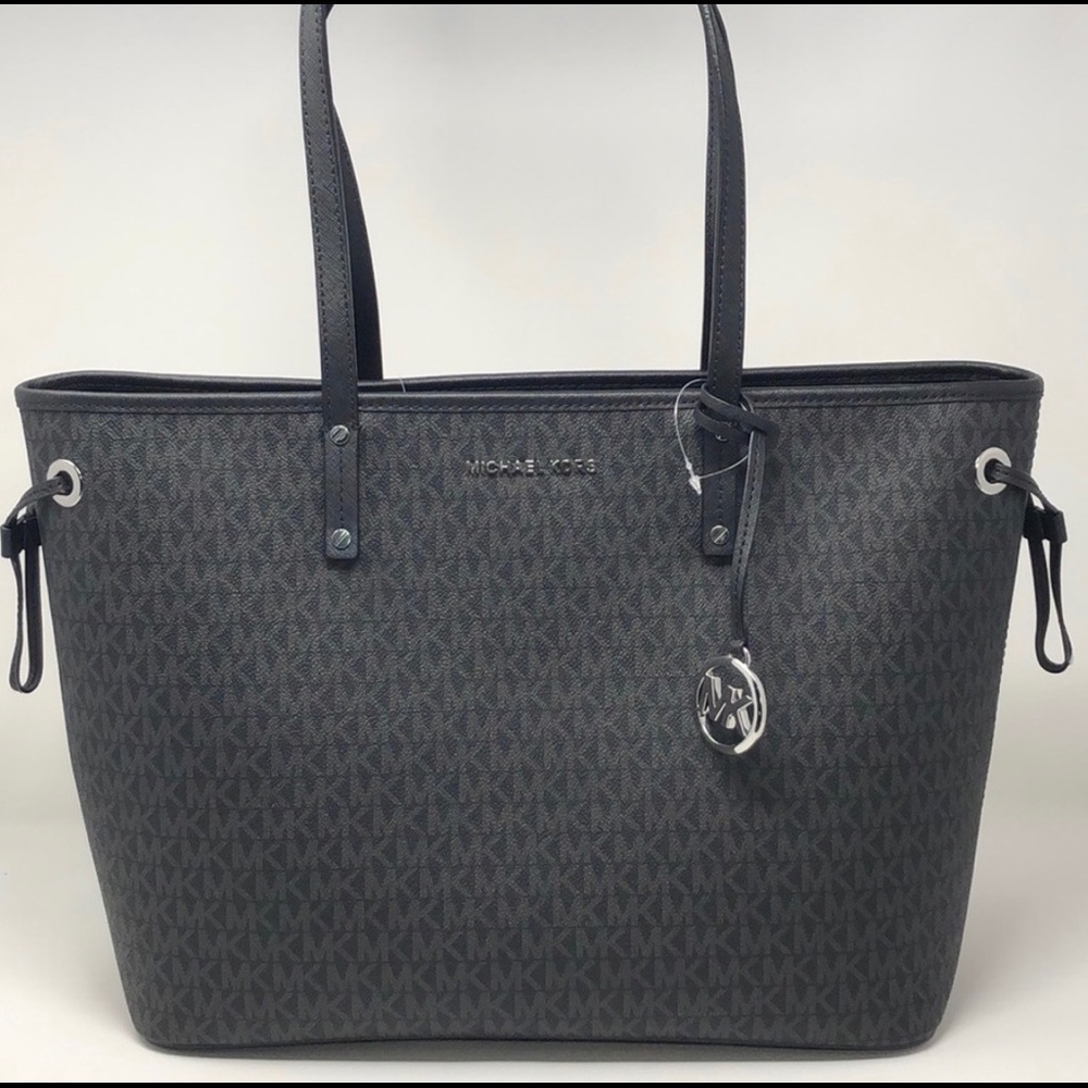 NWT Michael Kors Large Drawstring  new collection - Picture 2 of 5